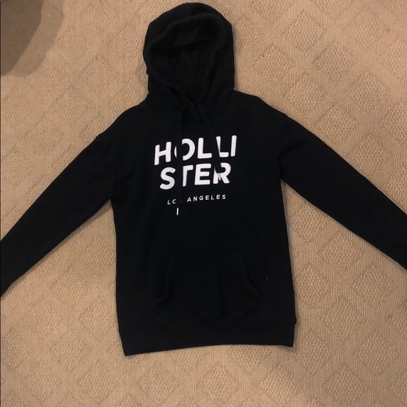 Hollister Tops - Black Hollister sweatshirt